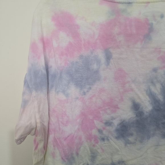 ⭐️40% Off⭐️ Old Navy The Easy Tee Tie Dye T-shirt with Dream Land Graphic - Picture 5 of 10